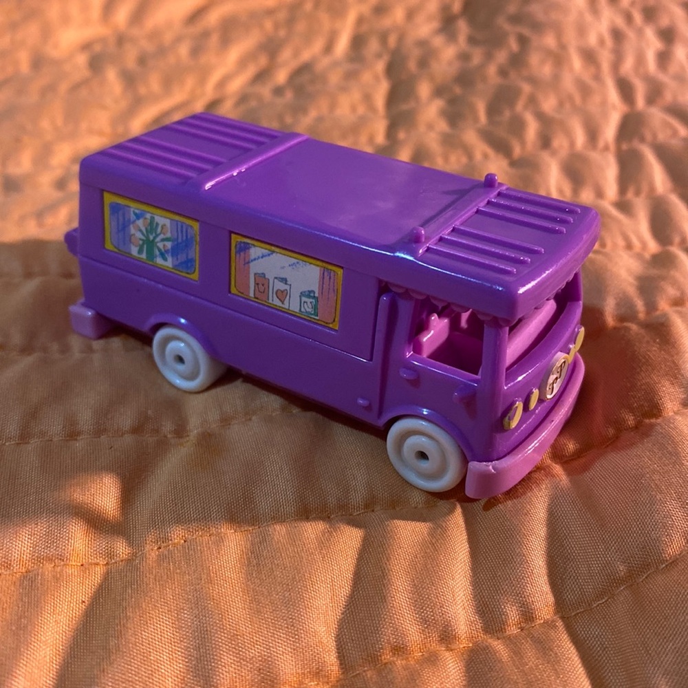 Vintage Polly pocket camper van and 1 doll.
